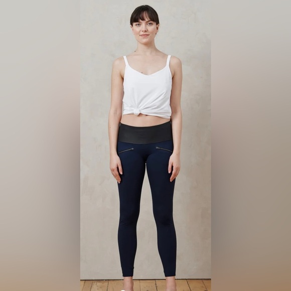 ADAY Pants - ADAY Throw And Roll Leggings in Navy Size Small